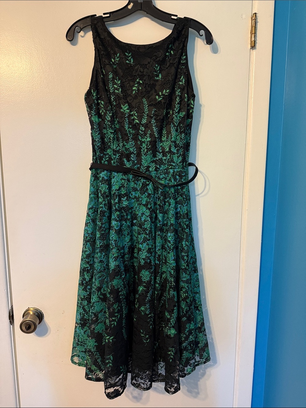 Julian Taylor size 8 Black & Emerald Floral Lace Dress